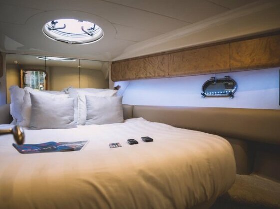 Enjoy your stay at our comfortable Princess yacht - Photo3