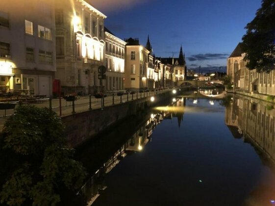 Studio Medieval City Center At River De Leie