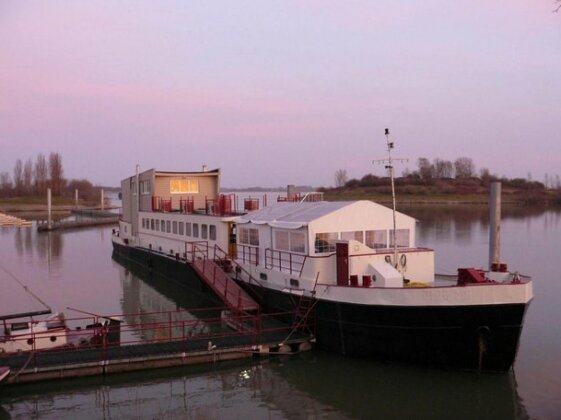 Botel Ophoven - Photo2
