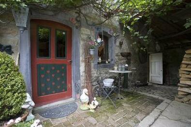 Ffaulty Towers Guesthouse - Photo3