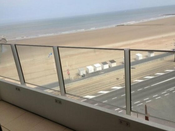 Apartment Raversijde with Seaview