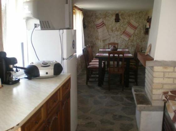 Friends House Apriltsi - Photo5