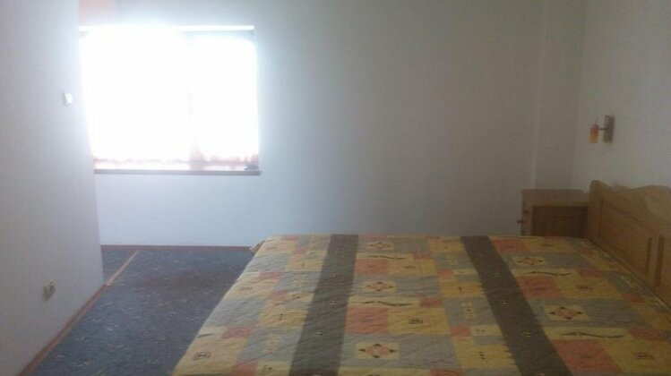 Regina's Guesthouse - Photo4