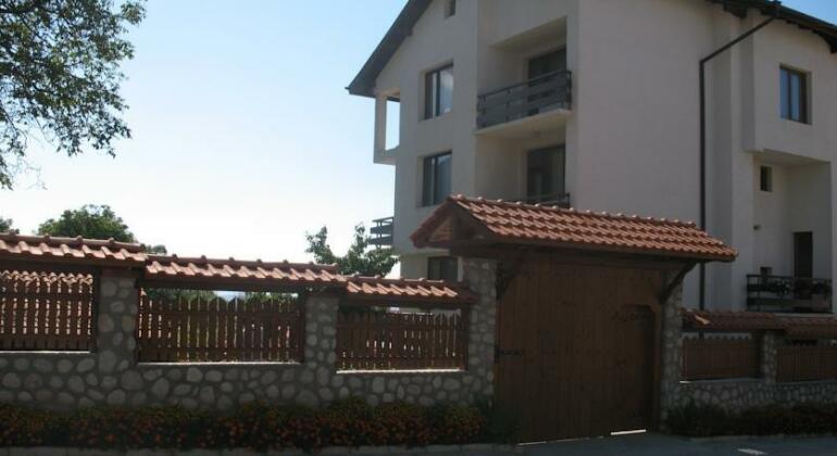 Stoyanova Guest House