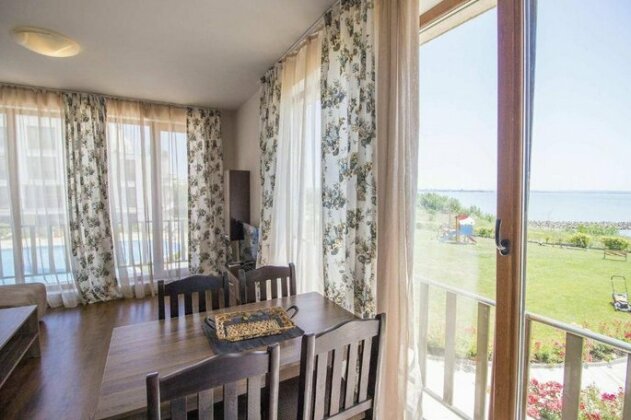Apartment Diamond Burgas - Photo2