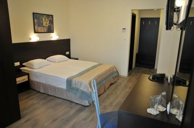 Hotel Burgas Free University - Photo3