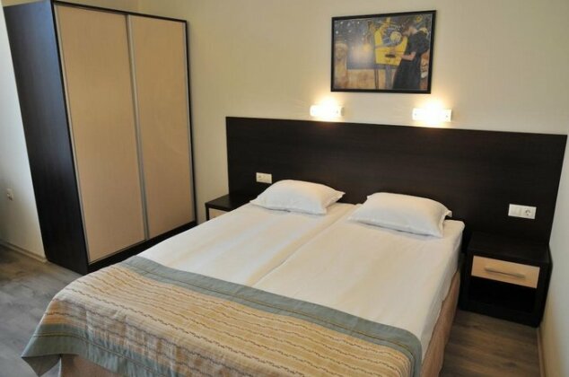 Hotel Burgas Free University - Photo5