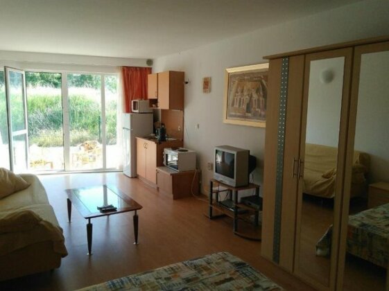 Sunny House Studio - Photo2
