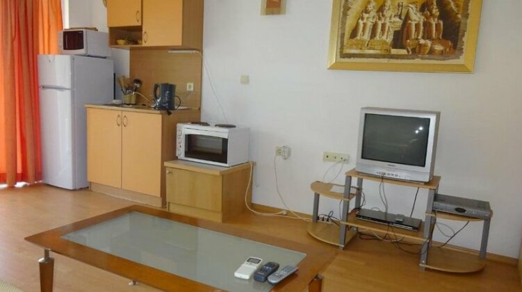 Sunny House Studio - Photo4