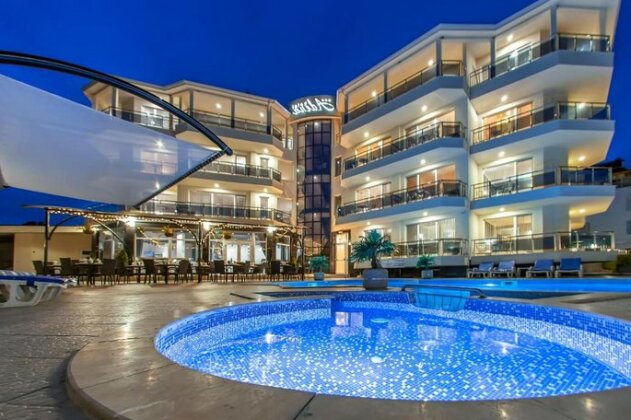 Family Hotel Adena - Photo2