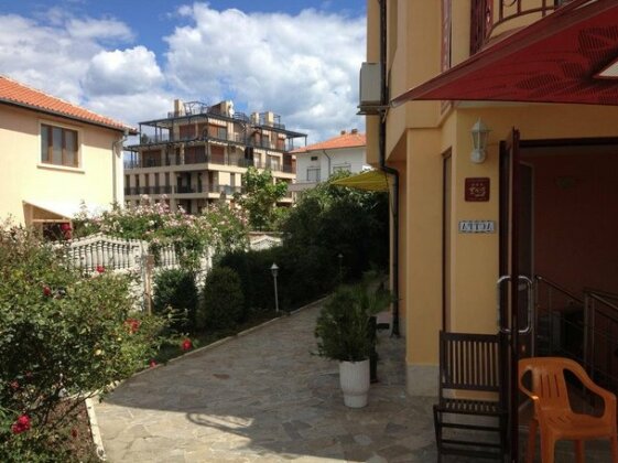 Family Hotel Astra Chernomorets - Photo2
