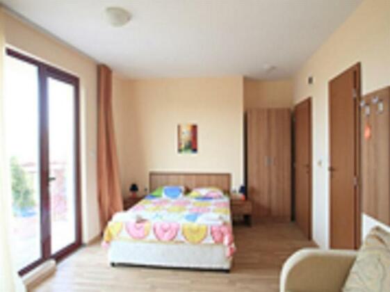 Family Hotel Astra Chernomorets - Photo4