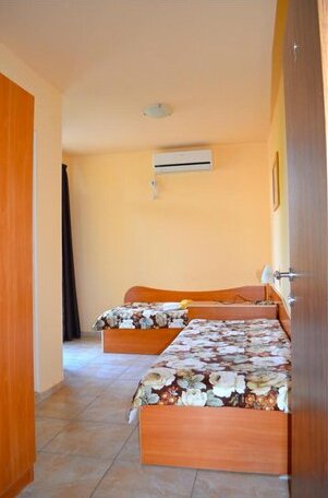 Guest House Petrovi - Photo3
