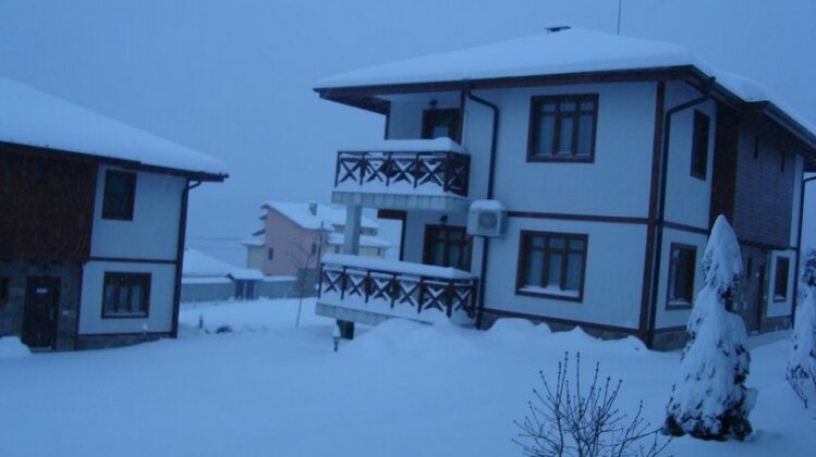 Guest House Ivanini Houses - Photo2