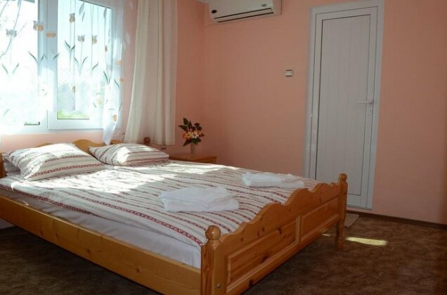 Uniketa - Photo3
