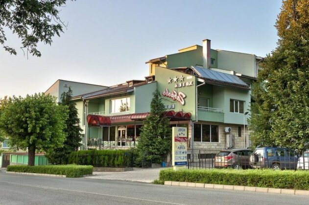 Family Hotel Gabrovo - Photo2