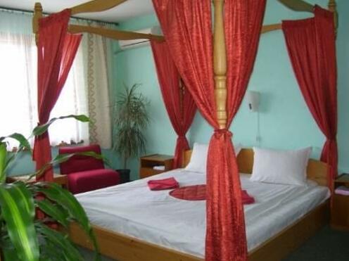 Family Hotel Natalis - Photo4