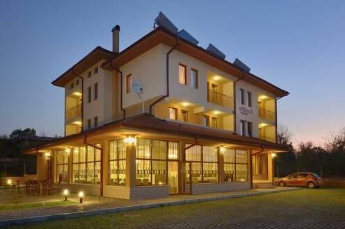 Kamilite Family Hotel - Photo2