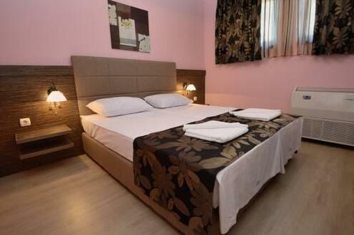 Kamilite Family Hotel - Photo4