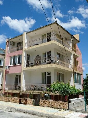 Kazlarov Guest House - Photo2