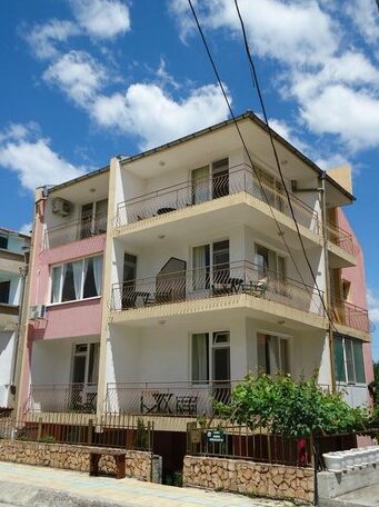 Kazlarov Guest House - Photo3