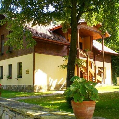 Bryasta Hotel & Restaurant