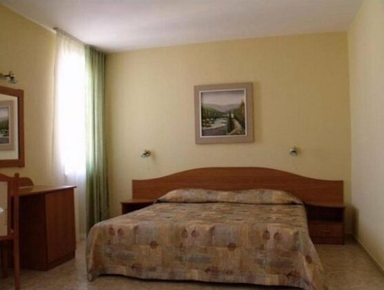 Family Hotel Selena - Photo2