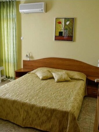 Family Hotel Selena - Photo4