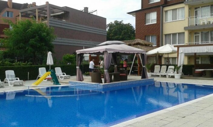 Private Apartment in Sunny House Family Complex - Photo3