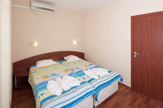 Red House Guest House - Photo4
