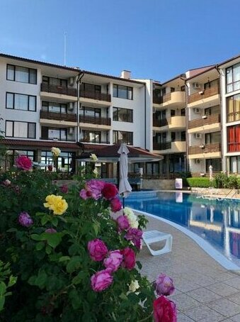 Summer apartments in a family complex Viyana Ravda