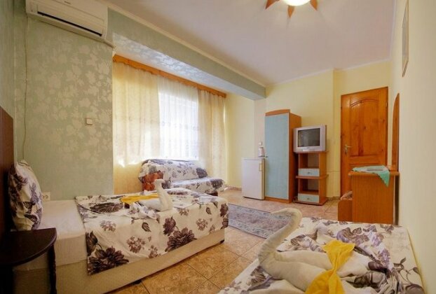 Violeta 7 Guest House - Photo4