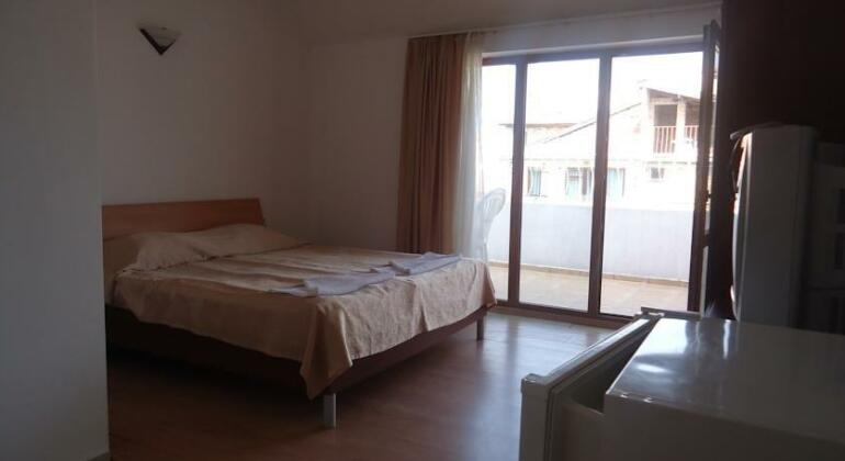White Rose Family Hotel - Photo2
