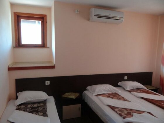 Guest House Lazur Obzor - Photo4