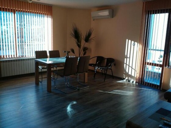 Guesthouse Phoenix - Photo2