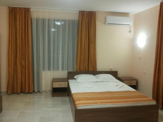 Guesthouse Phoenix - Photo3