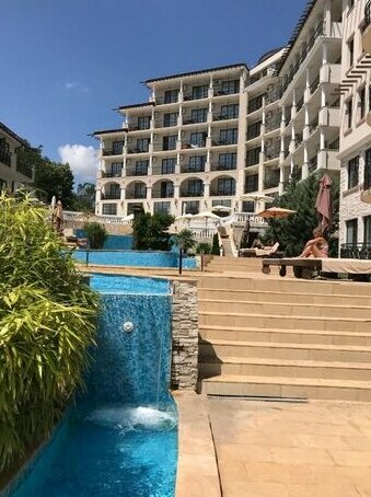 Pearl Beach Apartments in the Cliff Resort
