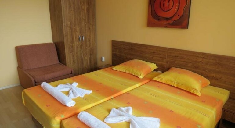 Hotel Mariana - Photo2
