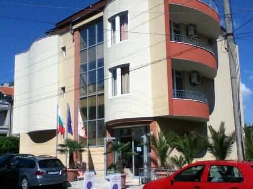 Photo 3