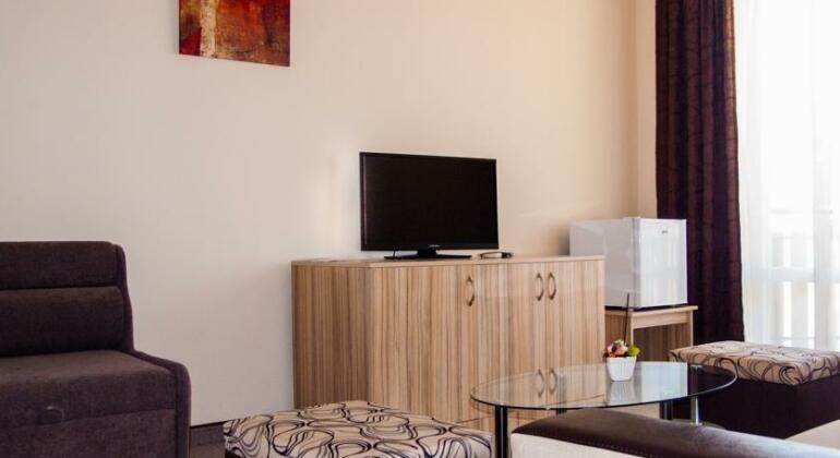 Ivian Family Hotel - Photo2