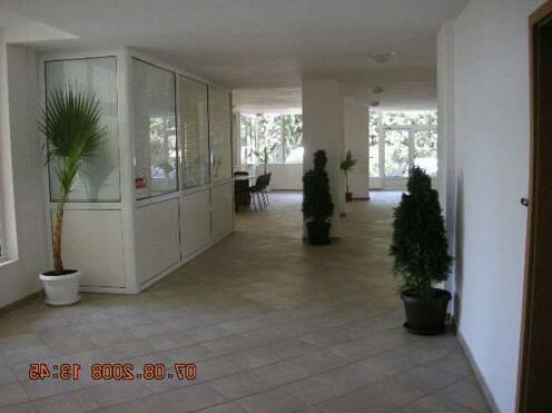 Oasis Suites Apartments and Studios - Photo4