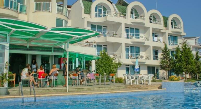 Peter Hotel