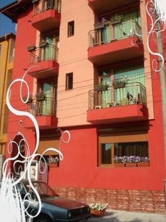 Red House Family Hotel - Photo3