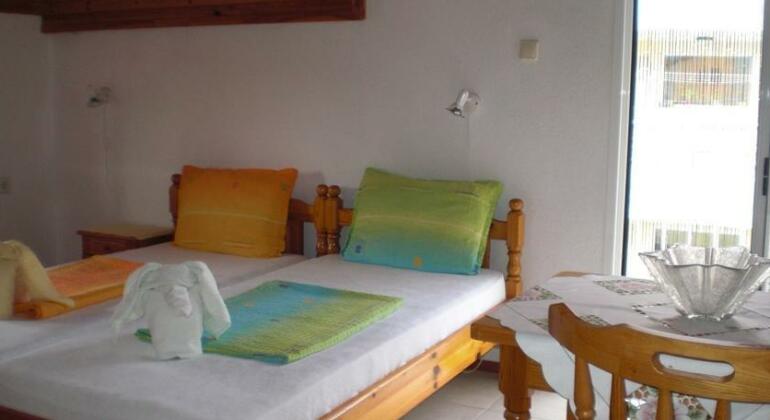 Sunflowers Guest House - Photo4