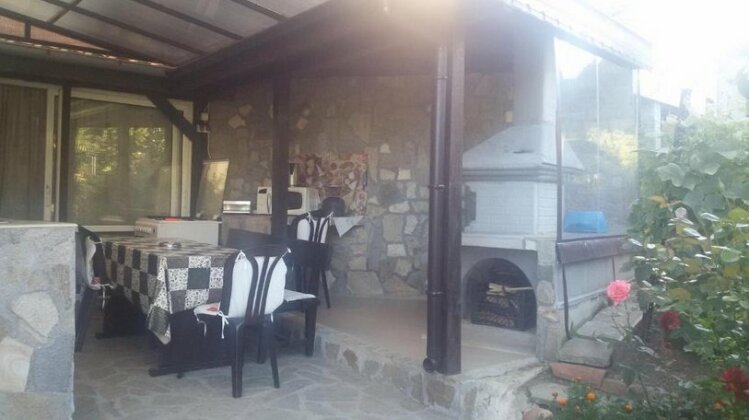 Faina Guest House - Photo2