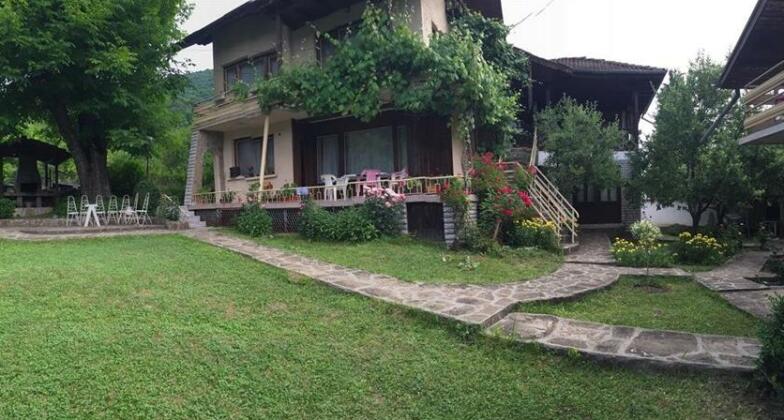 Luylyana Guesthouse - Photo2