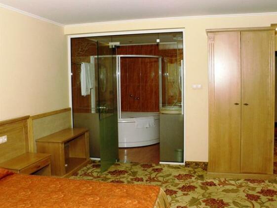 B&B Trust Family Hotel - Photo5