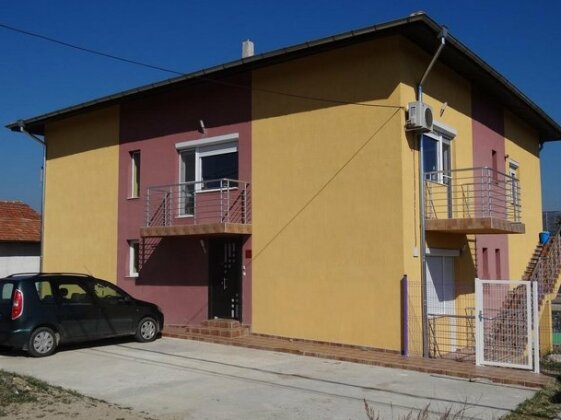  Photo 1