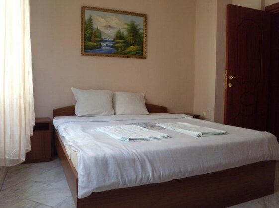 Thomas Palace Apartments - Photo4