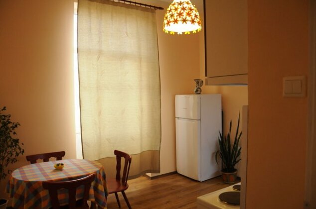 Emigrant Apartment - Photo5